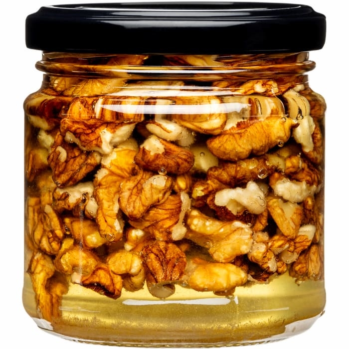 Orzechy-wloskie-w-miodzie-akacjowym-pasieka-sienkiewicz