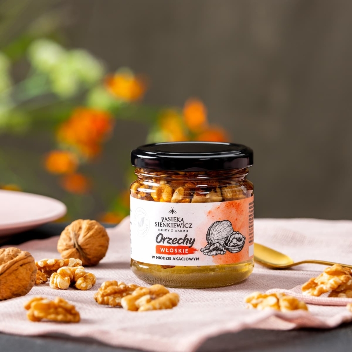 Orzechy-wloskie-w-miodzie-akacjowym-pasieka-sienkiewicz