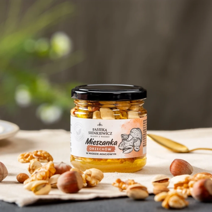 Mieszanka-orzechow-w-miodzie-akacjowym-pasieka-sienkiewicz